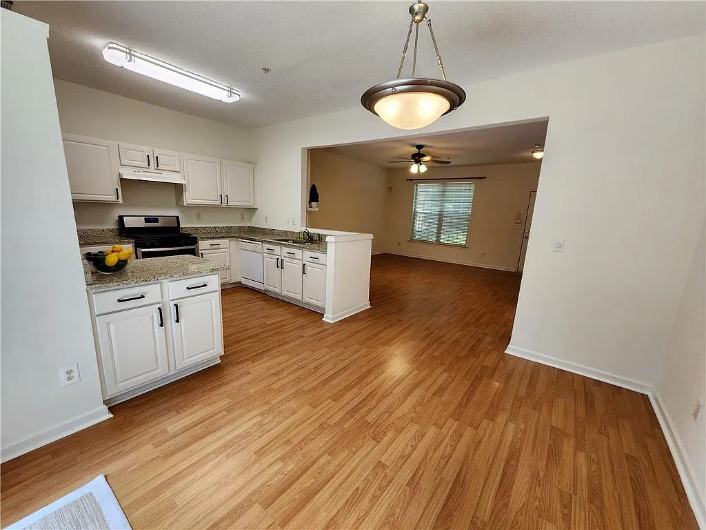 2 bed, 2.5 bath, 1218 sqft, $2,200 — Photo 4