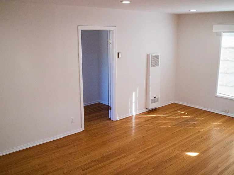 939 N Glendale Ave #1/2 — Photo 17
