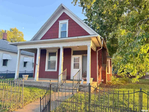 1102 Broadway St, Pekin, IL 61554