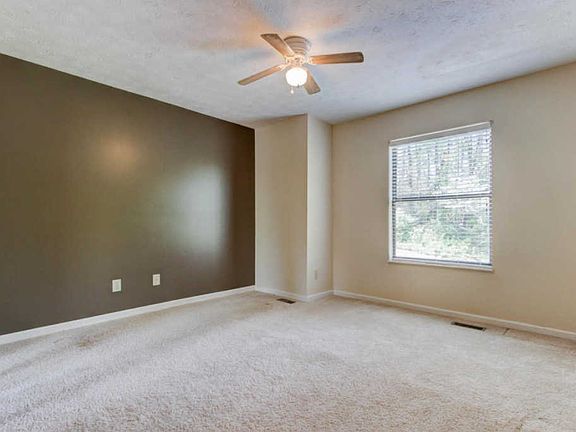 3rd image of 632 Idlewood Ln APT D
