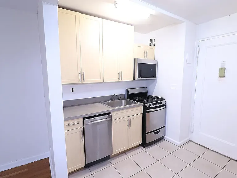9960 64th Ave #6R — Photo 6