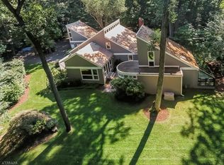 42 Gleneagles Dr, New Vernon, NJ 07976