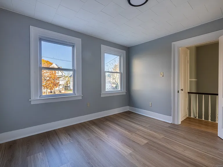 216 Howard Ave — Photo 17
