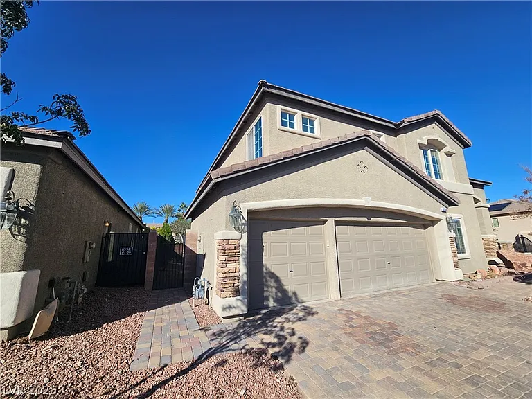 10134 Reflection Brook Ave — Photo 2