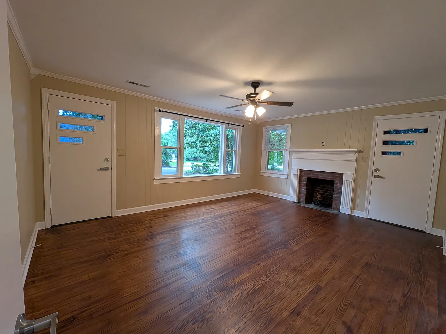 3 bed, 1.5 bath, 1400 sqft, $1,400 — Photo 4