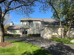 3958 Winterset Ct, West Bloomfield, MI 48323