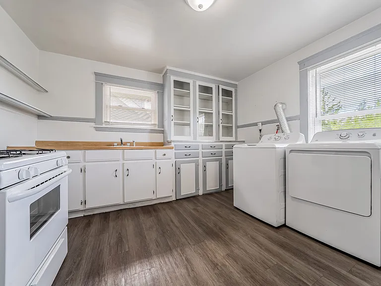 14520 Bayes Ave — Photo 10