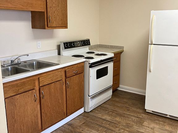2nd image of 1102 Country Club Rd #1102A