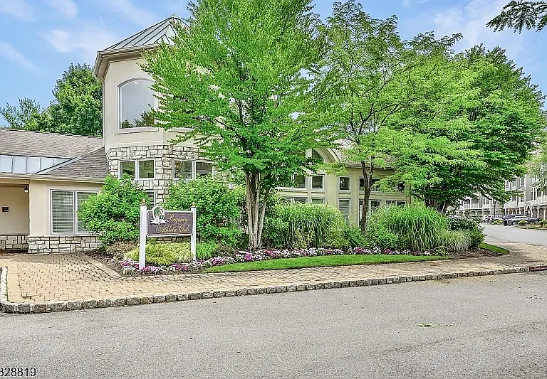 115 Crown Ct — Photo 6