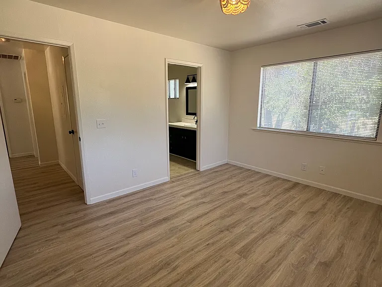 10125 Atascadero Ave #B — Photo 32