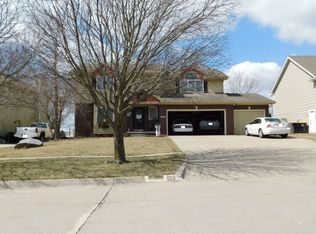 1010 4th St, Waukee, IA 50263