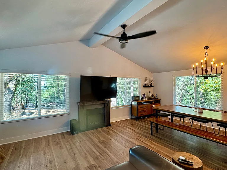 4425 Sierra Springs Dr — Photo 13