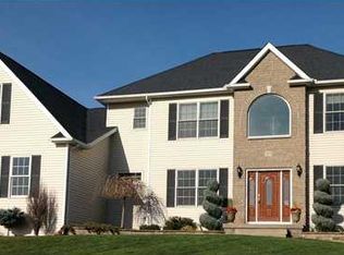 7273 Lakeview Ct, North Tonawanda, NY 14120