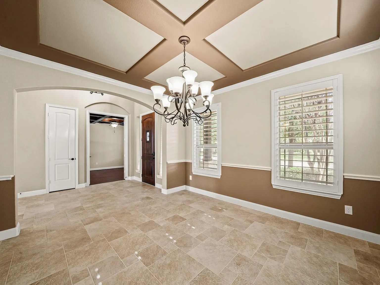 5 bed, 3.5 bath, 3850 sqft, $3,850 — Photo 4