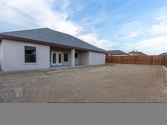 3rd image of 2724 Acacia Dr