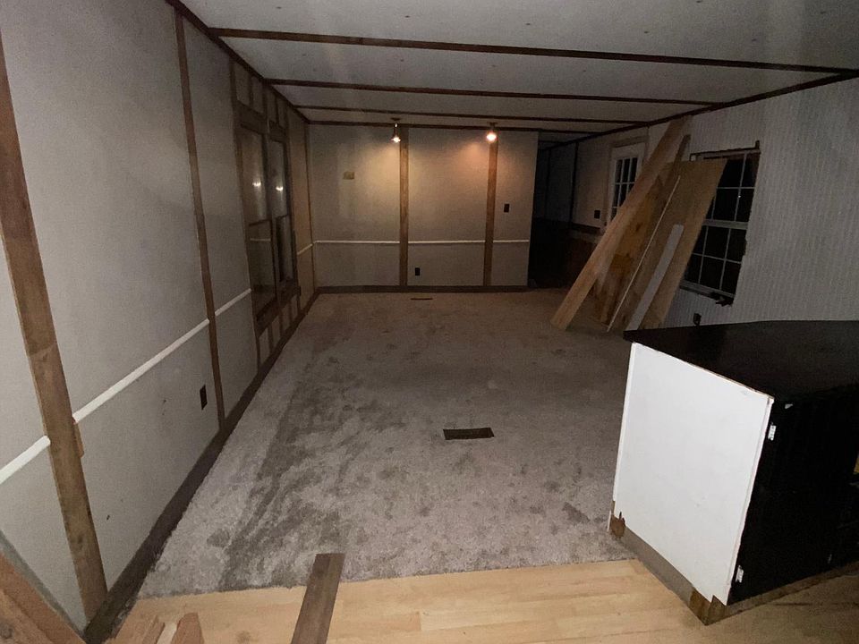 2nd image of 475 E 3rd St