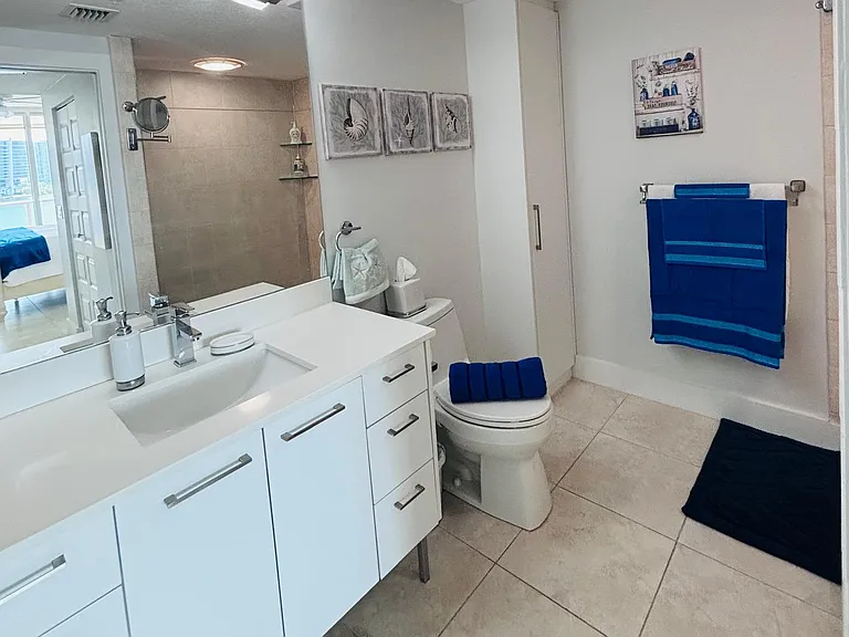 18100 N Bay Rd #508 — Photo 15