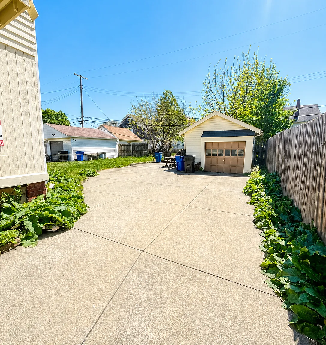 10609 Bernard Avenue — Photo 2