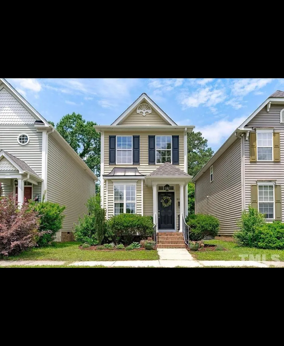 207 Pine St — Photo 2