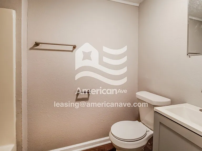 1871776_014_wm_-_bathroom_13585800.jpg