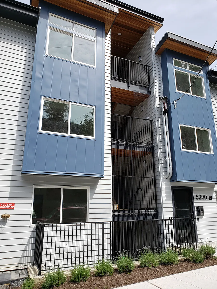 Building Photo - 5200 22nd Ave NE #4