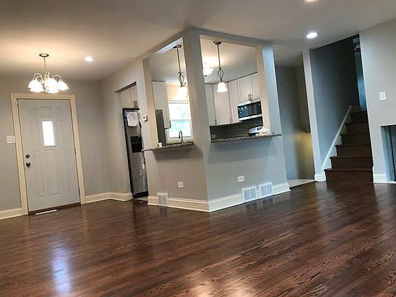 4th image of 54 E 160th Pl