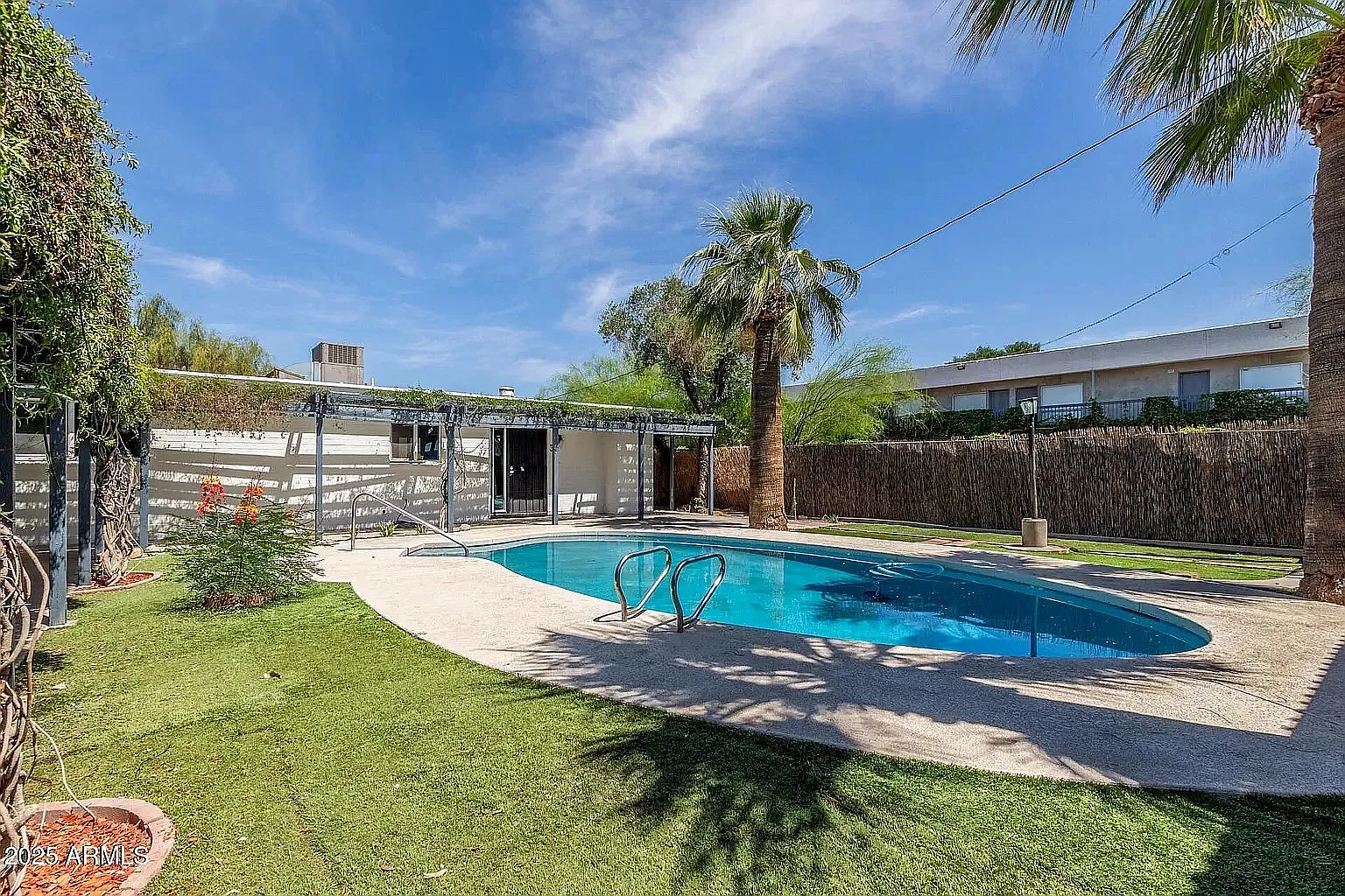2 bed, 886 sqft, $1,550 — Photo 4