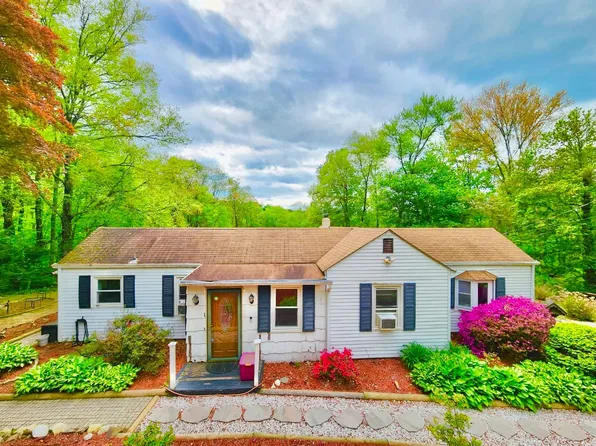 35 Agor Lane, Mahopac, NY 10541