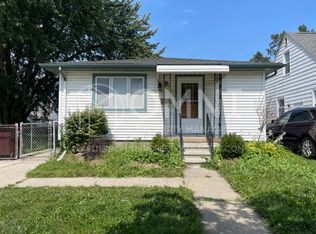 8233 Stephens Rd, Center Line, MI 48015