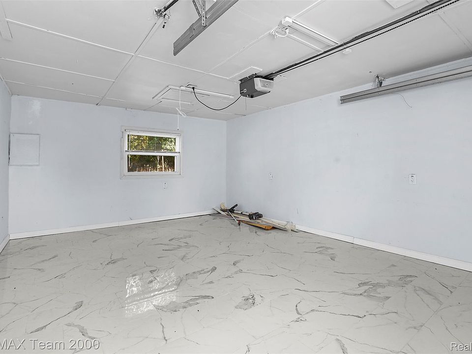 7735 Beech Daly Rd, photo 22