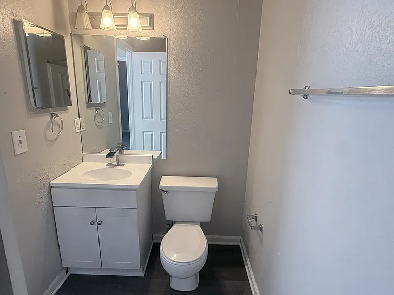 Nottingham Apartments — Photo 9