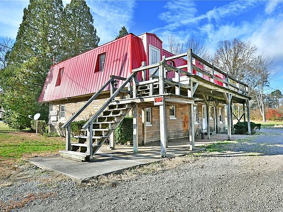 2nd image of 1862 Youngstown Kingsville Rd NE