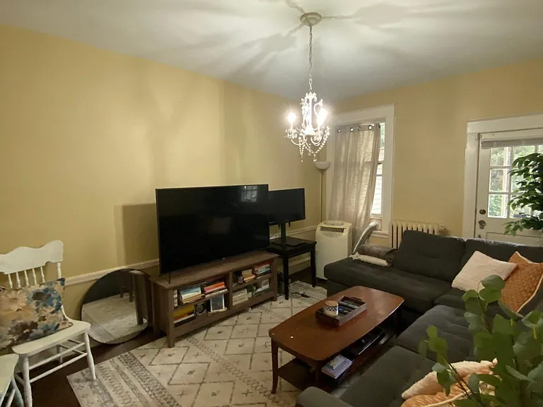 3123 W Franklin St — Photo 6