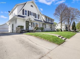 8229 Gridley Ave, Wauwatosa, WI 53213