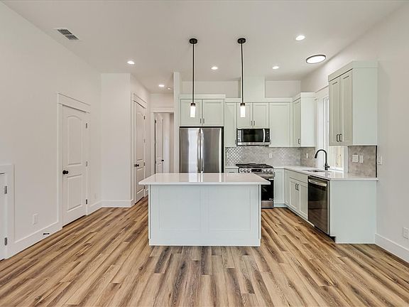 4th image of 236 Nautilus St