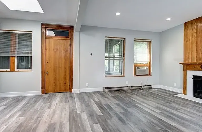 915 Pleasant St #2R — Photo 2