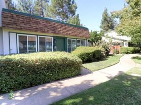 8891 Salmon Falls Dr