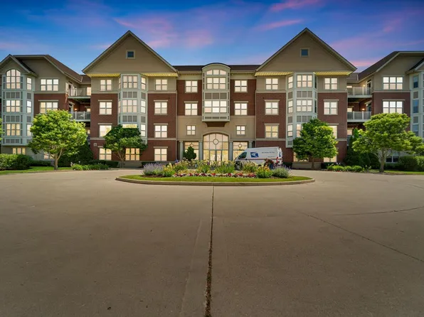 4120 South Lake DRIVE #361, Saint Francis, WI 53235
