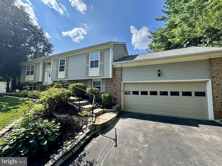 13413 Wisteria Dr — Photo 24