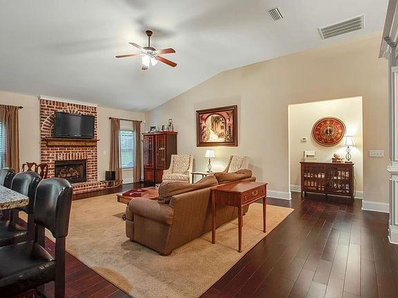 4th image of 403 Cypressglade Ln