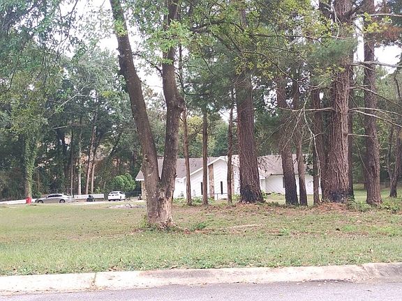 2nd image of 2211 Carriage Dr