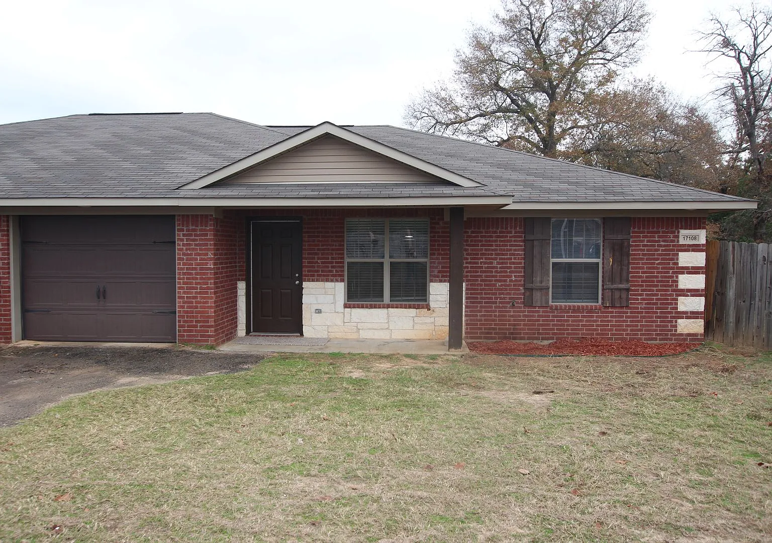 Available 3 Bedroom Duplex in Lindale! — Photo 2