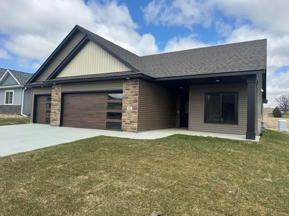 102 Fairway St, Zumbrota, MN 55992