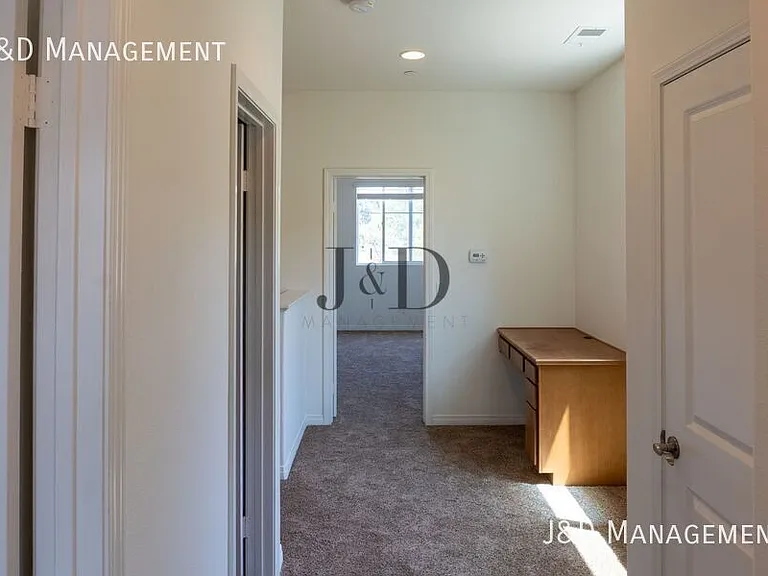 3150-3170 Bancroft Dr — Photo 27