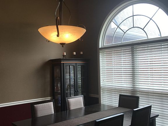 4th image of 1029 Luton Way