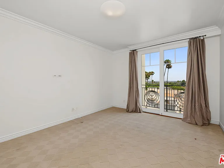 430 N Oakhurst Dr #Penthouse 406 — Photo 26