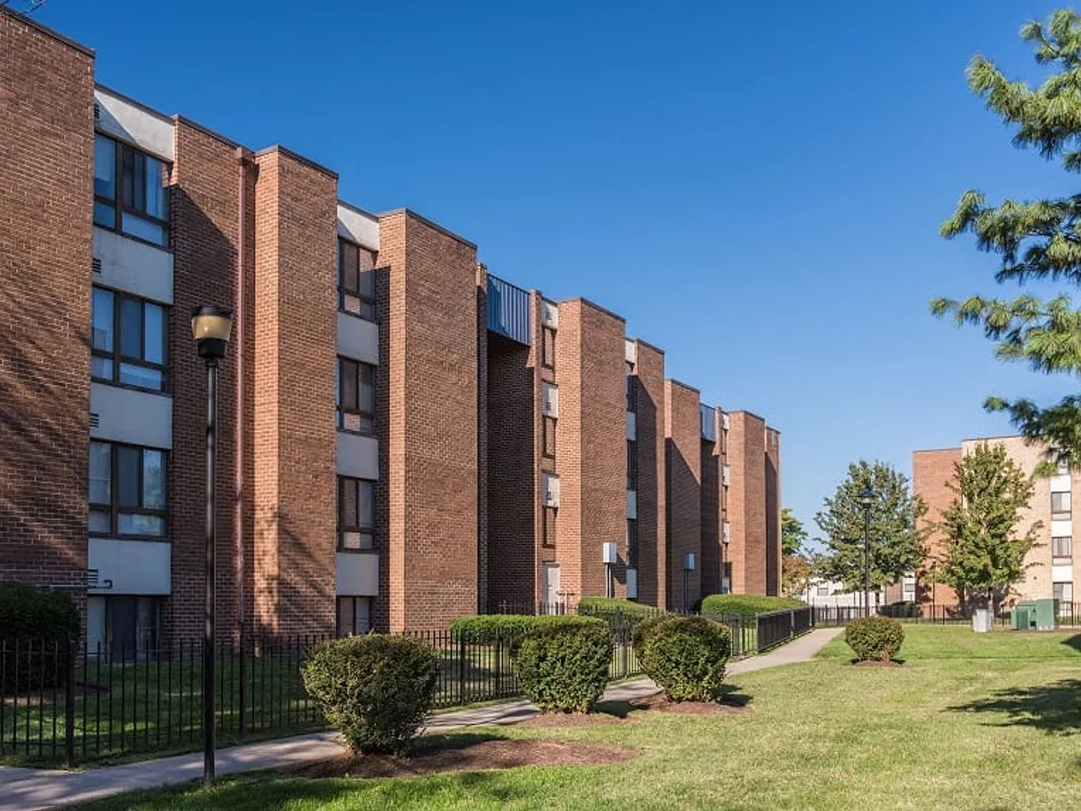 Courts at Walker Mill Apartments — Photo 2