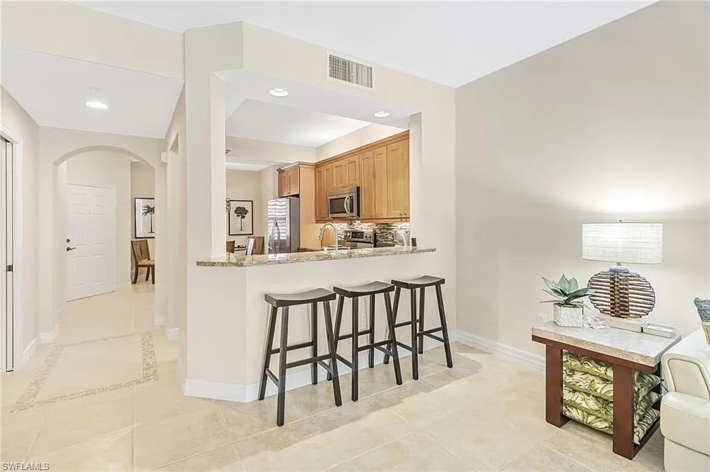 2 bed, 2.0 bath, 1223 sqft, $9,000 — Photo 4