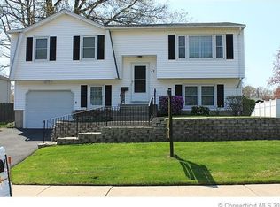 31 Southwood Dr, West Hartford, CT 06110