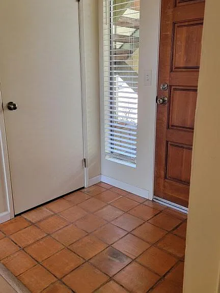 1187 Grove Ave #F — Photo 4